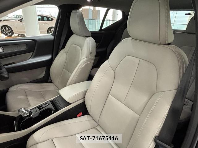 Volvo XC40 2021-06 8218290-13