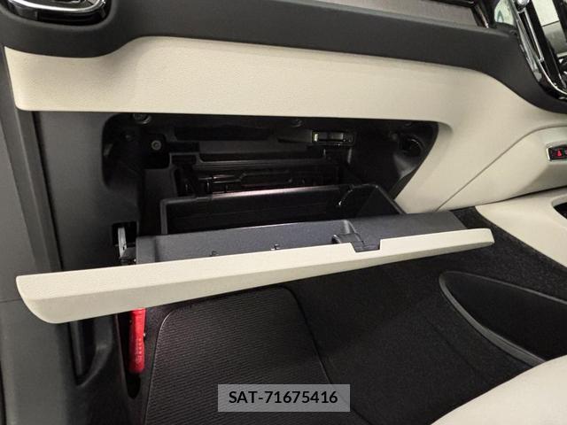 Volvo XC40 2021-06 8218290-15