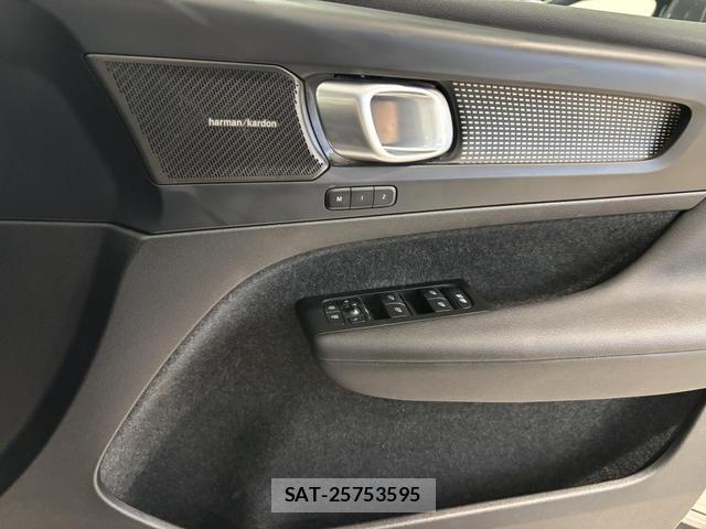 Volvo XC40 2024-12 8218291-15