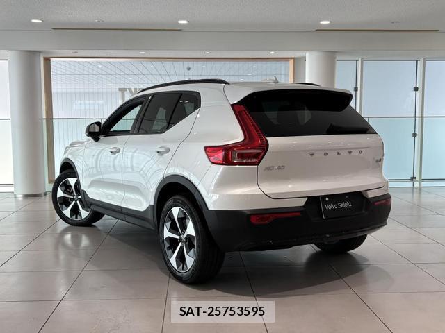 Volvo XC40 2024-12 8218291-2