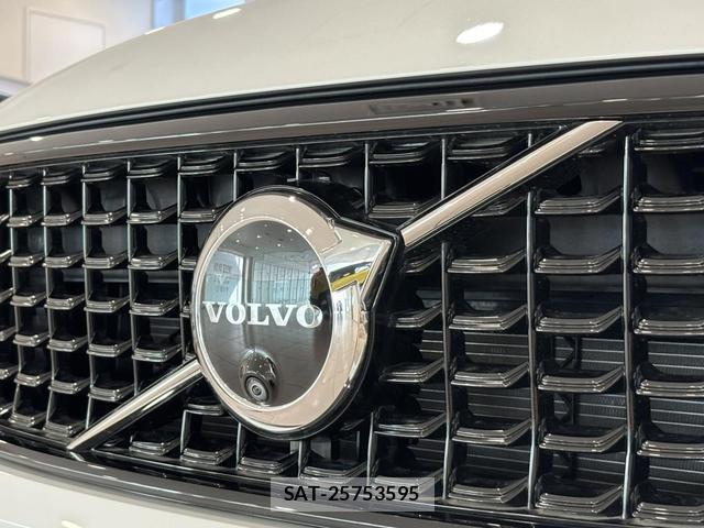 Volvo XC40 2024-12 8218291-5