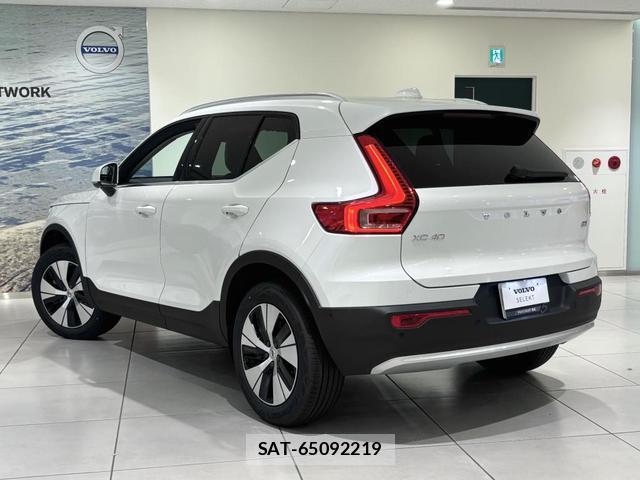 Volvo XC40 2025-09 8218293-2