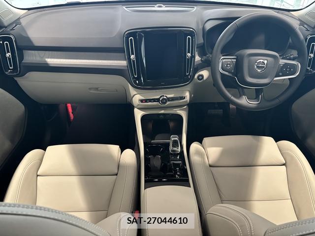 Volvo XC40 2025-09 8218294-1