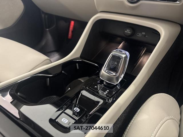 Volvo XC40 2025-09 8218294-12