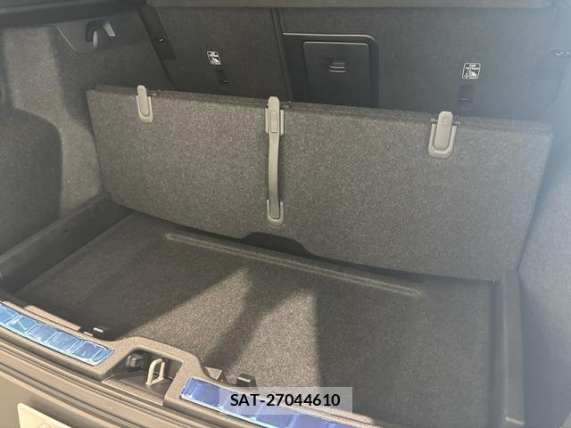 Volvo XC40 2025-09 8218294-18