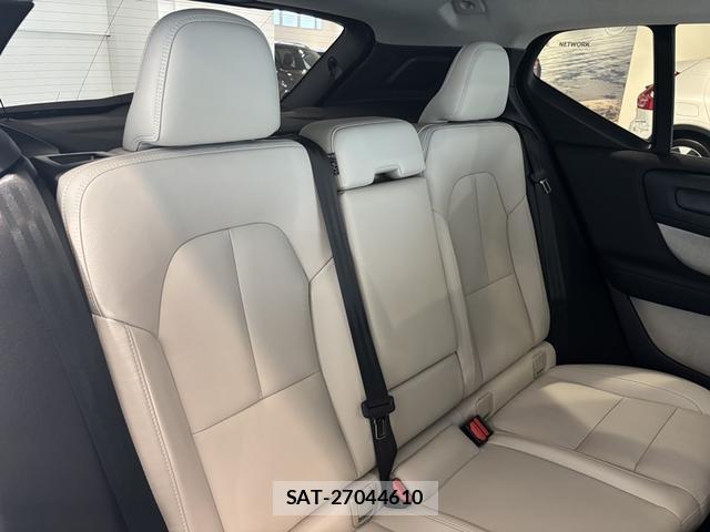 Volvo XC40 2025-09 8218294-6
