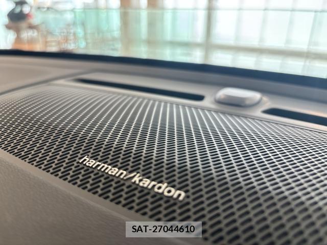 Volvo XC40 2025-09 8218294-9