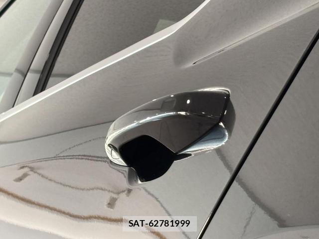 Volvo XC40 2024-03 8218295-6
