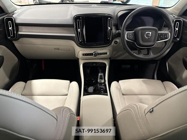 Volvo XC40 2025-07 8218299-1