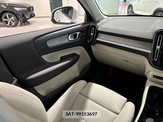 Volvo XC40 2025-07 8218299-17