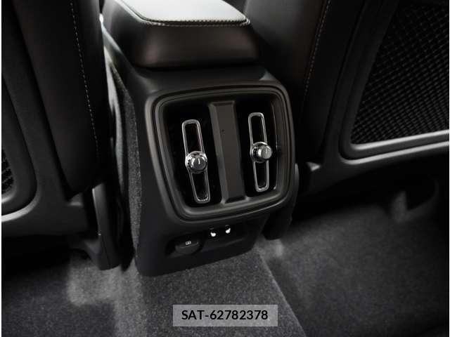 Volvo XC40 2025-12 8220495-17