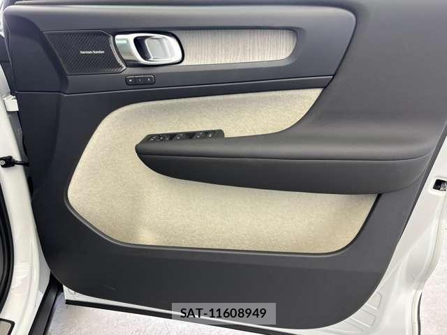 Volvo XC40 2025-12 8220496-9