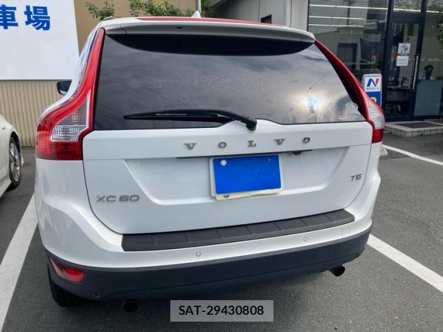 Volvo XC60 2012-05 8220045-1
