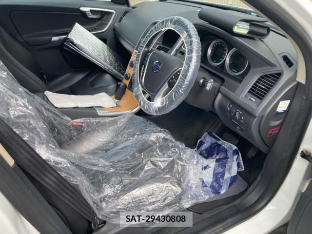 Volvo XC60 2012-05 8220045-15