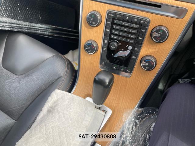 Volvo XC60 2012-05 8220045-18