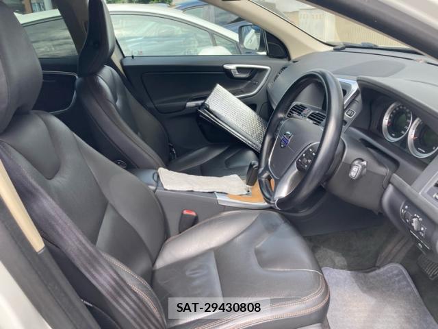 Volvo XC60 2012-05 8220045-4
