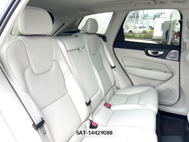 Volvo XC60 2025-06 8220590-12
