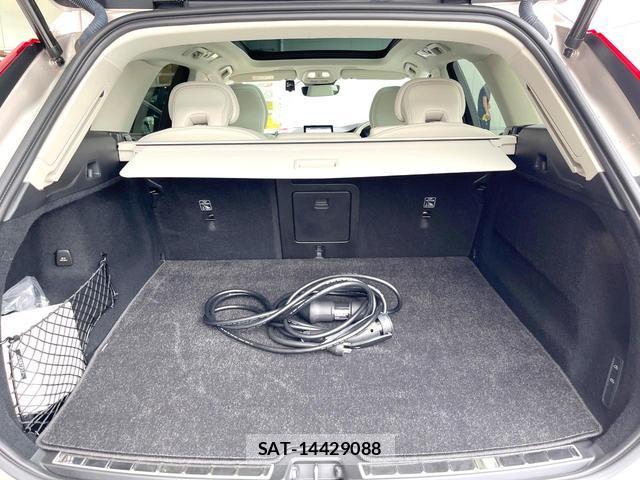 Volvo XC60 2025-06 8220590-13