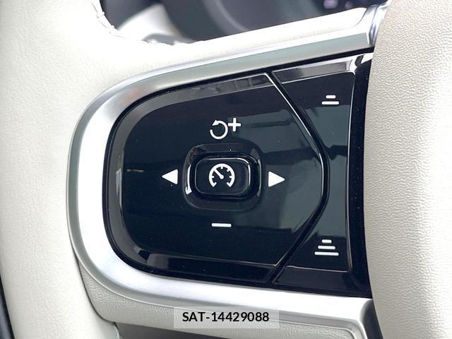 Volvo XC60 2025-06 8220590-8
