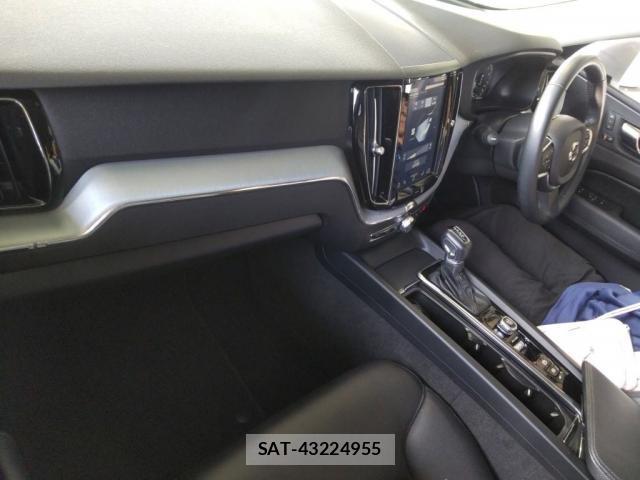 Volvo XC60 2018-03 8221434-2