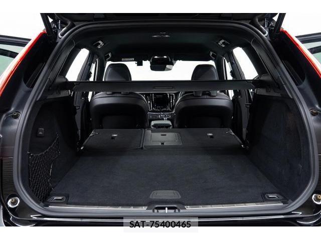Volvo XC60 2019-10 8221746-15