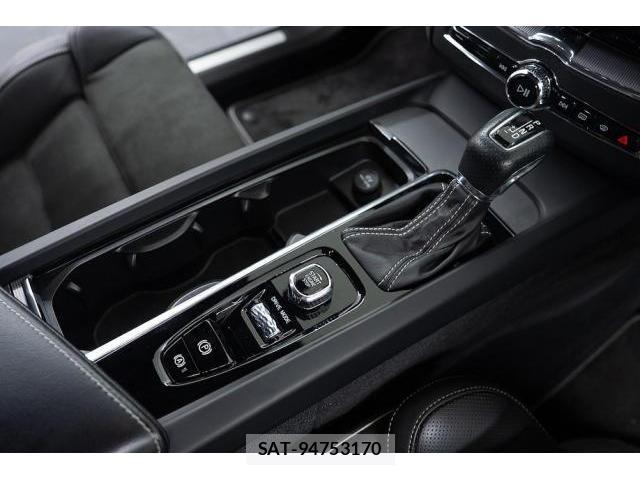 Volvo XC60 2018-08 8221747-19