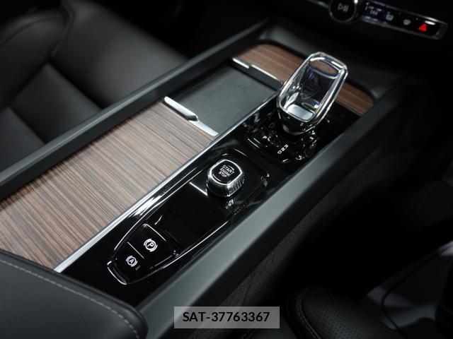 Volvo XC60 2023-12 8222929-10
