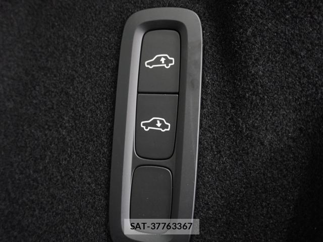 Volvo XC60 2023-12 8222929-11