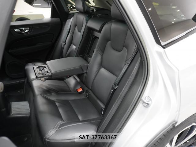 Volvo XC60 2023-12 8222929-14