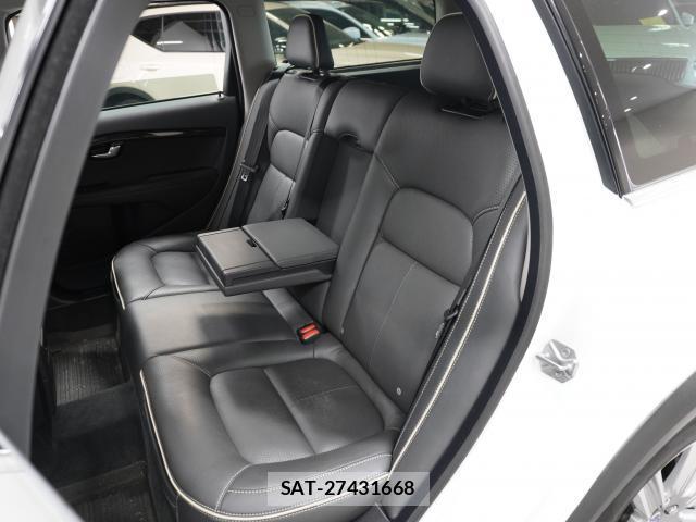 Volvo XC70 2016-11 8222919-14