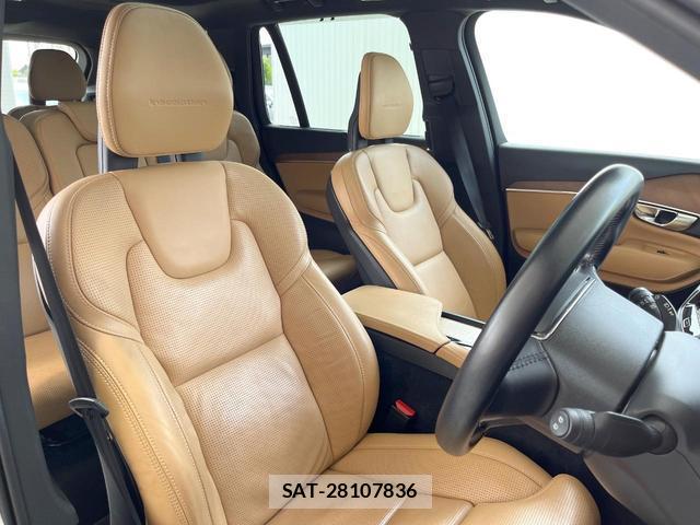 Volvo XC90 2017-01 8216595-12