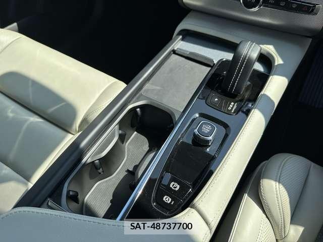Volvo XC90 2022-05 8218398-11