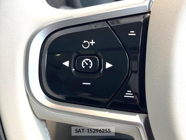 Volvo XC90 2025-12 8220591-8