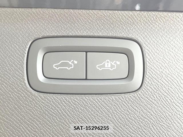Volvo XC90 2025-12 8220591-9