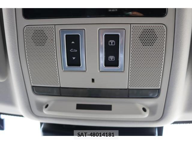 Jaguar XE 2016-06 8221212-10