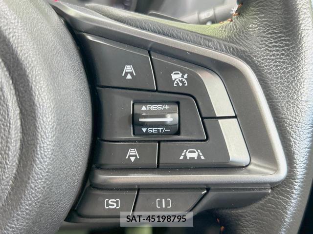 Subaru XV 2018-04 8221063-5