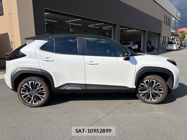 Toyota YARIS CROSS 2023-10 8216846-12