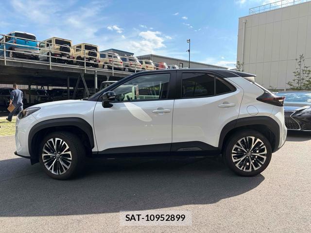 Toyota YARIS CROSS 2023-10 8216846-16