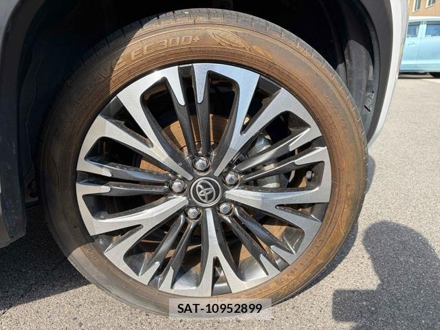 Toyota YARIS CROSS 2023-10 8216846-17