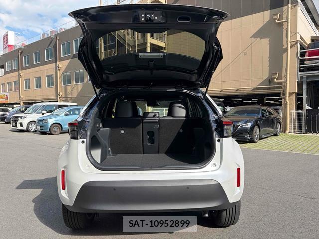 Toyota YARIS CROSS 2023-10 8216846-18
