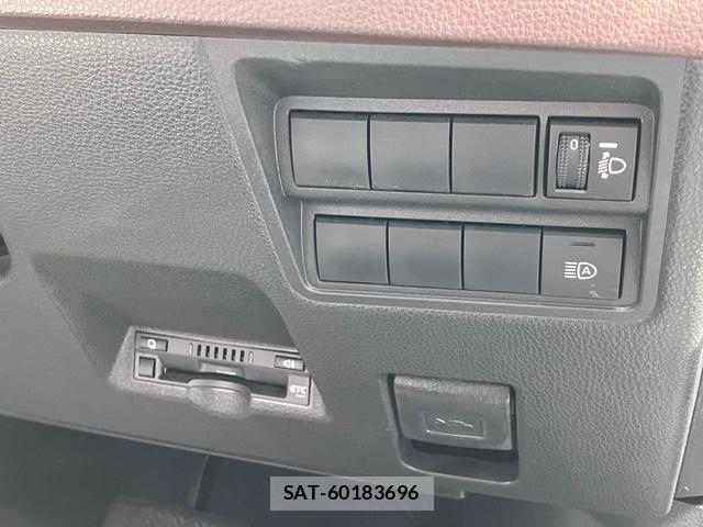 Toyota YARIS CROSS 2021-05 8219748-3