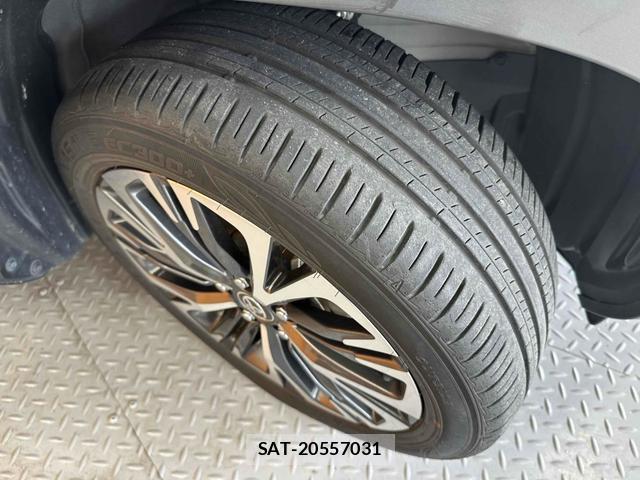 Toyota YARIS CROSS 2023-03 8221042-12