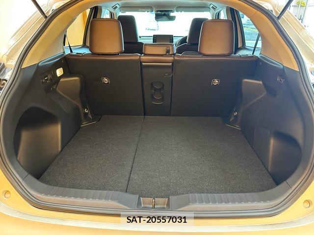 Toyota YARIS CROSS 2023-03 8221042-16