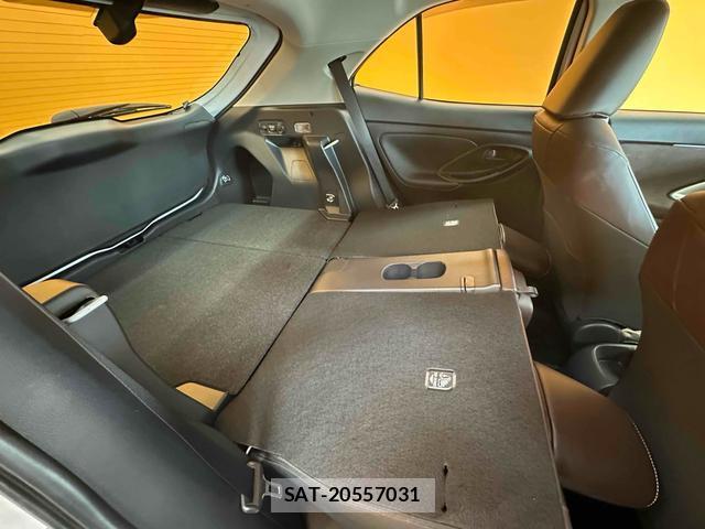 Toyota YARIS CROSS 2023-03 8221042-18