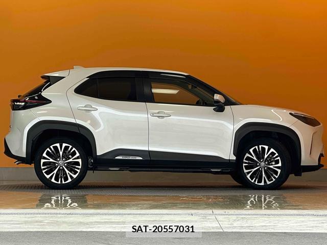 Toyota YARIS CROSS 2023-03 8221042-6