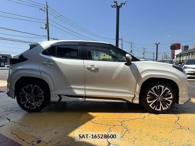 Toyota YARIS CROSS 2021-06 8223255-12