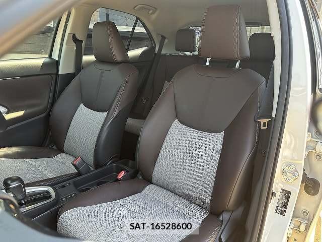 Toyota YARIS CROSS 2021-06 8223255-13