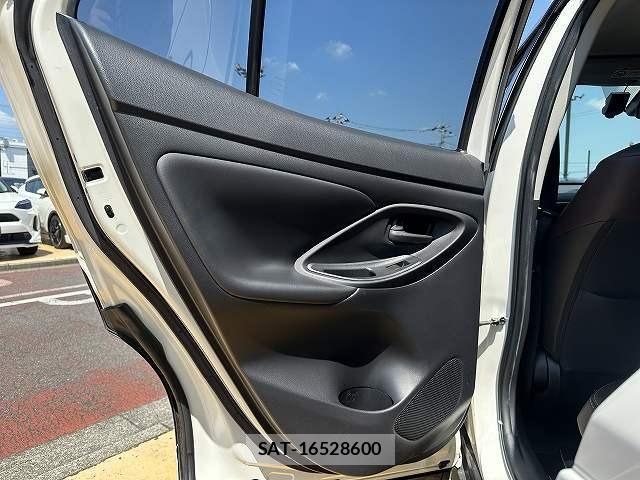Toyota YARIS CROSS 2021-06 8223255-14