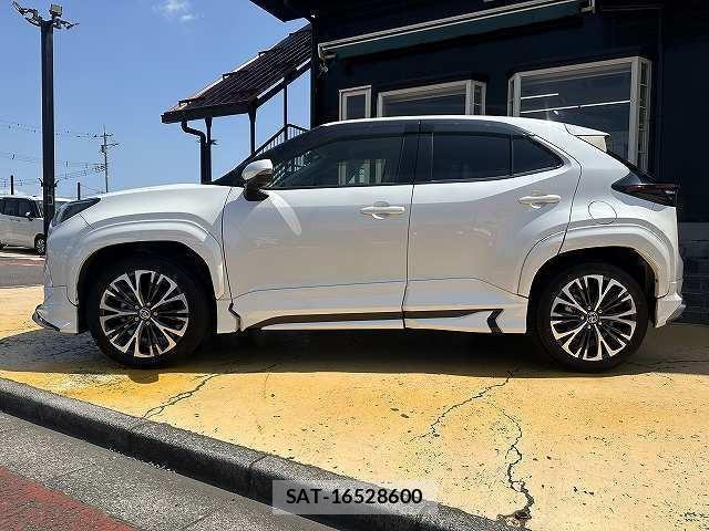 Toyota YARIS CROSS 2021-06 8223255-15
