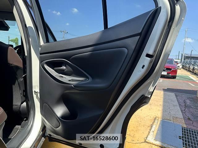 Toyota YARIS CROSS 2021-06 8223255-17